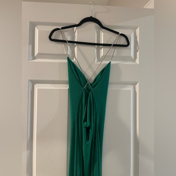 Pretty Little Thing maxi formal green dress. Size 4. Only worn once - Picture 8 of 8